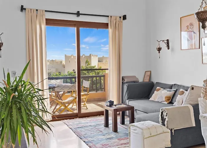 South Marina 2br, Bathtub, Terraces & Pool *