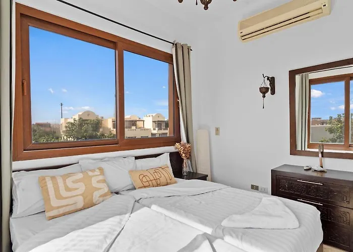 South Marina 2br, Bathtub, Terraces & Pool Appartement