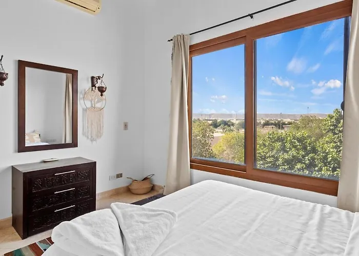 South Marina 2br, Bathtub, Terraces & Pool *