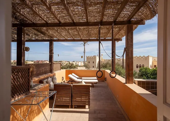 South Marina 2br, Bathtub, Terraces & Pool