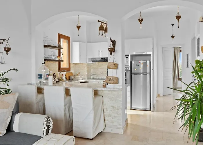 South Marina 2br, Bathtub, Terraces & Pool *