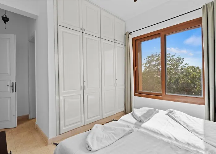 South Marina 2br, Bathtub, Terraces & Pool