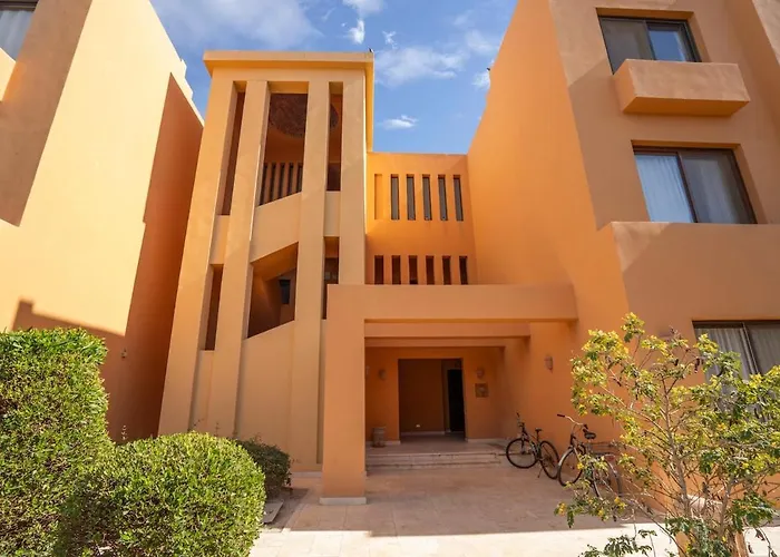 South Marina 2br, Bathtub, Terraces & Pool Appartement