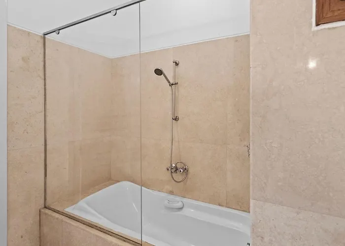 Appartement South Marina 2br, Bathtub, Terraces & Pool *